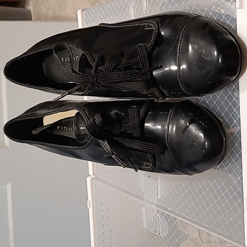 Patent lace up heel